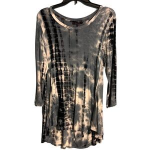 😊 3/$30 
Olivia Sky Blue tie-dye Tunic Top Size Medium women